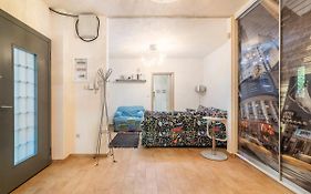 Pop Art Home - Experience Local Vibes